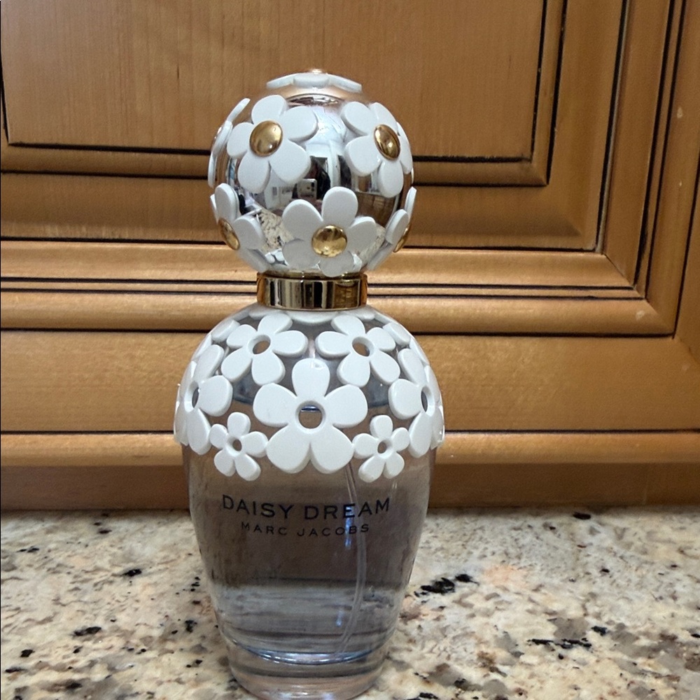 Marc Jacobs Daisy Dream perfume 3.4 oz - Picture 2 of 3